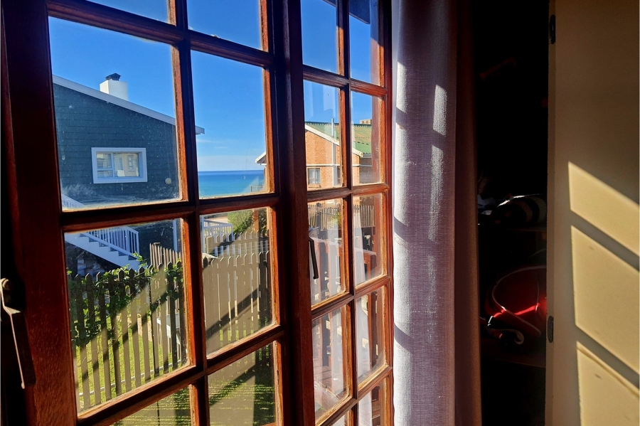 3 Bedroom Property for Sale in Boggomsbaai Western Cape
